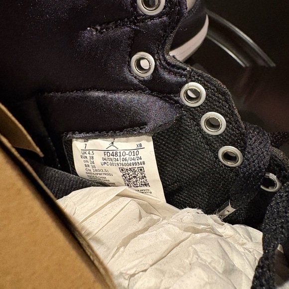 Jordan 1 Retro High OG Satin Shadow (Women's) - Picture 7 of 9